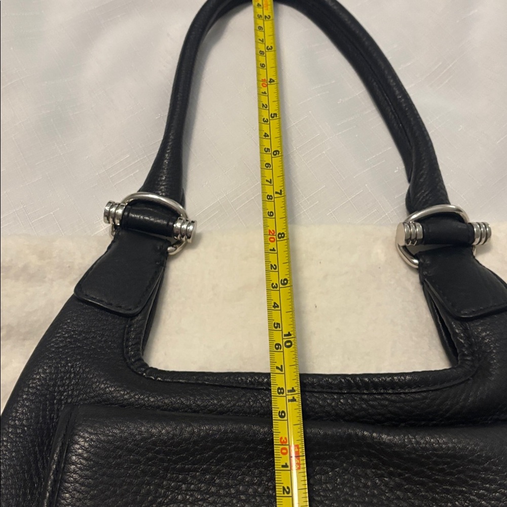 Banana Republic black pebbled leather shoulder bag w/turn-lock magnetic closure - Picture 10 of 11